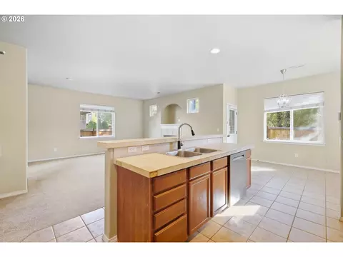 Kitchen - 5773 Mt Vernon Rd, Springfield, OR 97478 photo 3 of 5