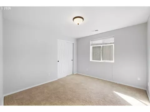 Bedroom - 5773 Mt Vernon Rd, Springfield, OR 97478 photo 4 of 9