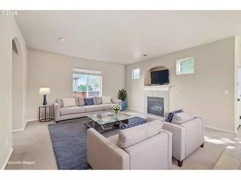 Living - 5773 Mt Vernon Rd, Springfield, OR 97478 photo 10 of 10