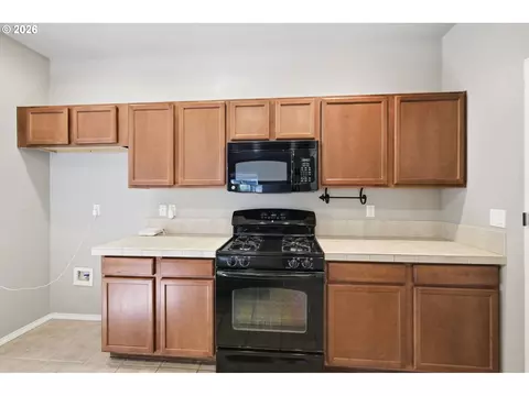 Kitchen - 5773 Mt Vernon Rd, Springfield, OR 97478 photo 4 of 5