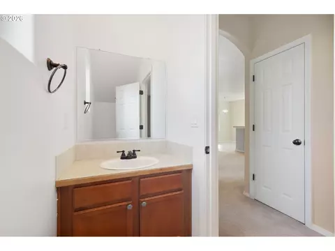 Bath - 5773 Mt Vernon Rd, Springfield, OR 97478 photo 1 of 4
