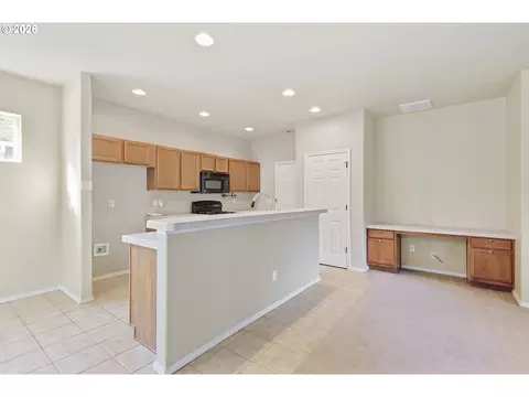 Kitchen - 5773 Mt Vernon Rd, Springfield, OR 97478 photo 2 of 5