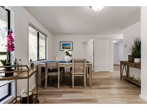Dining - 2456 Carbona St, Eugene, OR 97404 photo 4 of 4