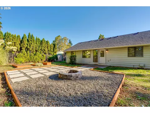 Exterior - 2456 Carbona St, Eugene, OR 97404 photo 2 of 8