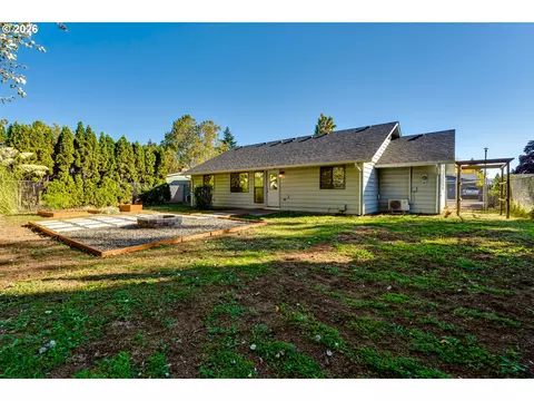 Exterior - 2456 Carbona St, Eugene, OR 97404 photo 3 of 8