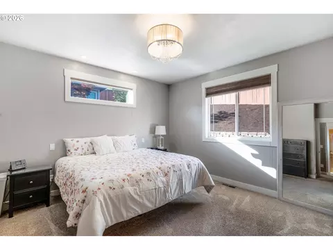 Bedroom - 2742 Blue Spruce Dr, Eugene, OR 97405 photo 3 of 5