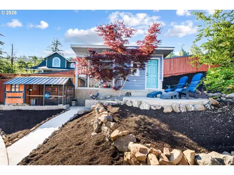 Exterior - 2742 Blue Spruce Dr, Eugene, OR 97405 photo 6 of 9