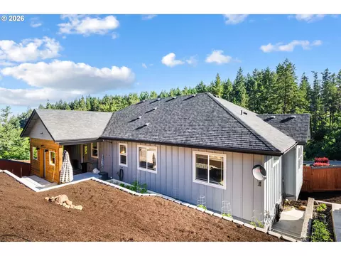 Exterior - 2742 Blue Spruce Dr, Eugene, OR 97405 photo 7 of 9