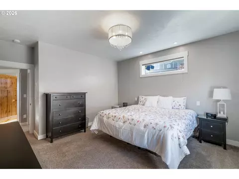 Bedroom - 2742 Blue Spruce Dr, Eugene, OR 97405 photo 4 of 5
