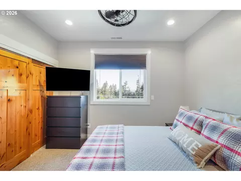 Bedroom - 2742 Blue Spruce Dr, Eugene, OR 97405 photo 2 of 5