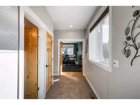 Entry Way - 2742 Blue Spruce Dr, Eugene, OR 97405 photo 1 of 2
