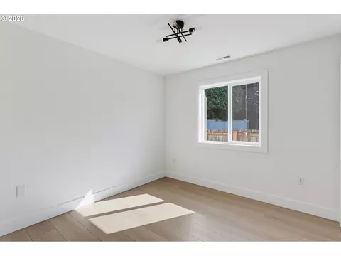 Bedroom - 2116 E 39th St, Vancouver, WA 98663 photo 6 of 6