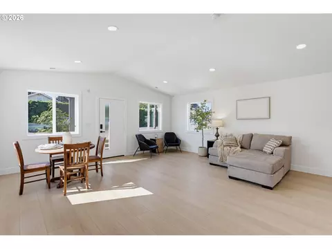 Living - 2116 E 39th St, Vancouver, WA 98663 photo 1 of 1