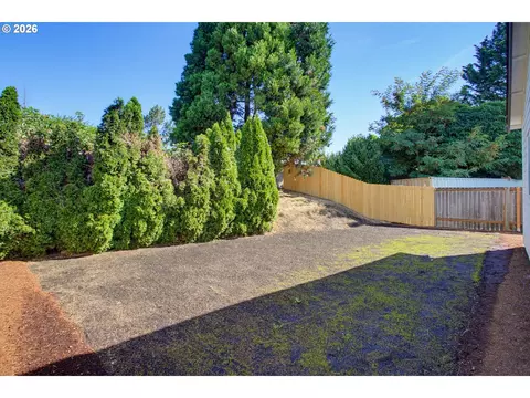 Exterior - 2116 E 39th St, Vancouver, WA 98663 photo 3 of 6