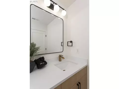 Bath - 2116 E 39th St, Vancouver, WA 98663 photo 7 of 7
