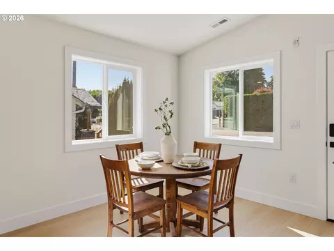 Dining - 2116 E 39th St, Vancouver, WA 98663 photo 1 of 2