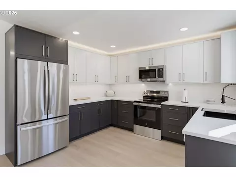 Kitchen - 2116 E 39th St, Vancouver, WA 98663 photo 1 of 4