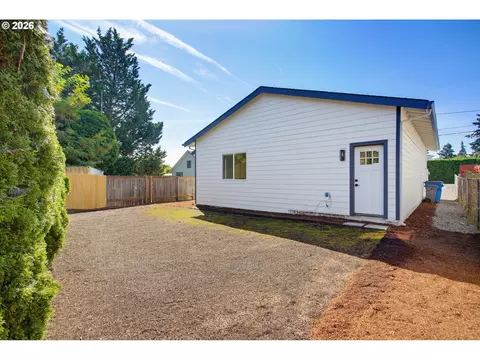 Exterior - 2116 E 39th St, Vancouver, WA 98663 photo 6 of 6