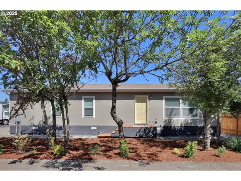 498 Moffit Ln, Springfield, OR 97477