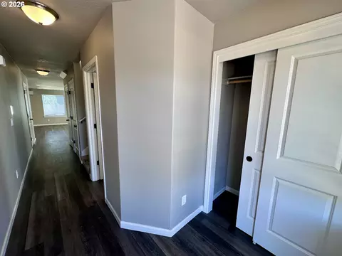 Entry Way - 243 Lacasa St, Eugene, OR 97402 photo 1 of 7