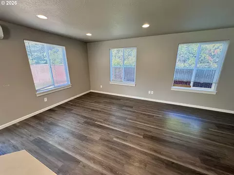Living - 243 Lacasa St, Eugene, OR 97402 photo 3 of 4