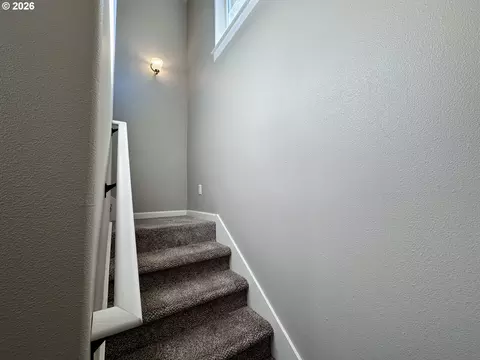 Entry Way - 243 Lacasa St, Eugene, OR 97402 photo 3 of 7