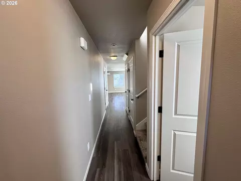 Entry Way - 243 Lacasa St, Eugene, OR 97402 photo 2 of 7
