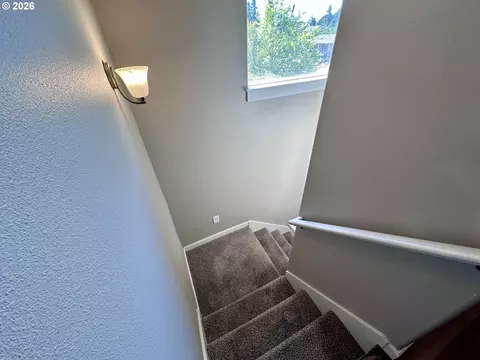 Entry Way - 243 Lacasa St, Eugene, OR 97402 photo 5 of 7