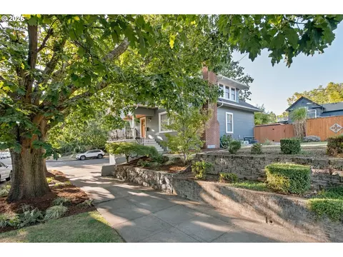 703 SE Tenino St, Portland, OR 97202