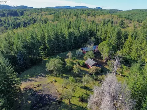37773 Harrison Ln, Astoria, OR 97103