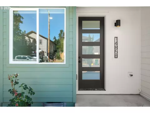 14858 NE Couch St #10, Portland, OR 97230