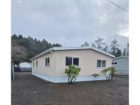624 S Dolphin St S, Rockaway Beach, OR 97136
