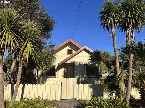 1335 7th St, Florence, OR 97439