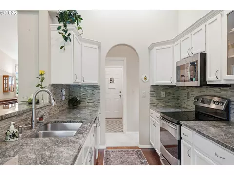 Kitchen - 3003 NW Julia St, Camas, WA 98607 photo 4 of 4