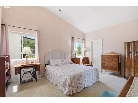 Bedroom - 3003 NW Julia St, Camas, WA 98607 photo 3 of 4