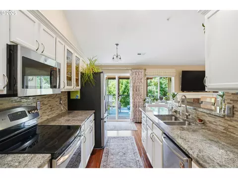 Kitchen - 3003 NW Julia St, Camas, WA 98607 photo 3 of 4