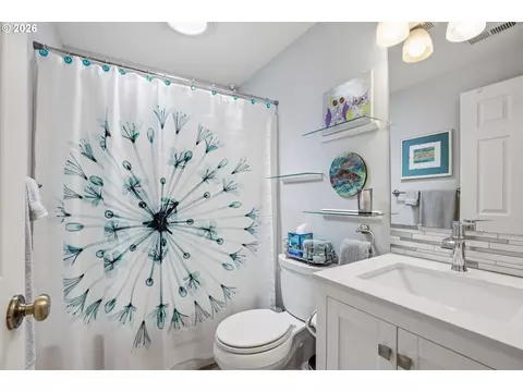 Bath - 3003 NW Julia St, Camas, WA 98607 photo 3 of 3