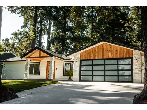 6375 SW Dawn St, Lake Oswego, OR 97035