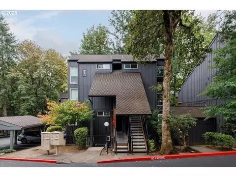100 Kerr Pkwy #34, Lake Oswego, OR 97035