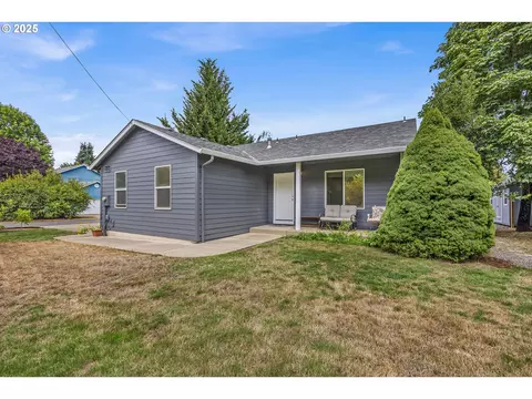 1305 S Water St, Silverton, OR 97381