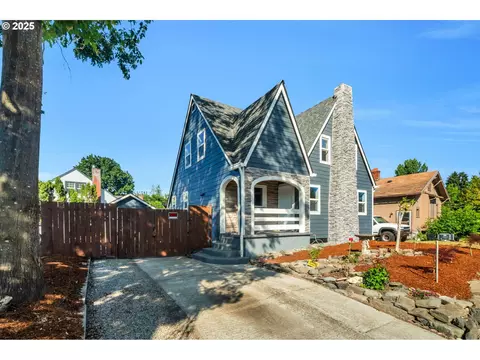 2011 Myrtle Ave NE, Salem, OR 97301