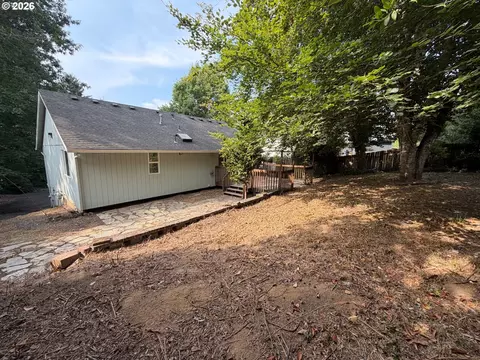 Exterior - 845 SE 8th St, Gresham, OR 97080 photo 3 of 3