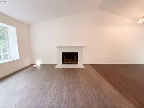 Living - 845 SE 8th St, Gresham, OR 97080 photo 1 of 2