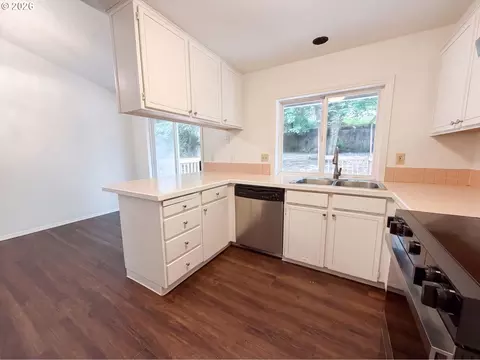 Kitchen - 845 SE 8th St, Gresham, OR 97080 photo 1 of 2