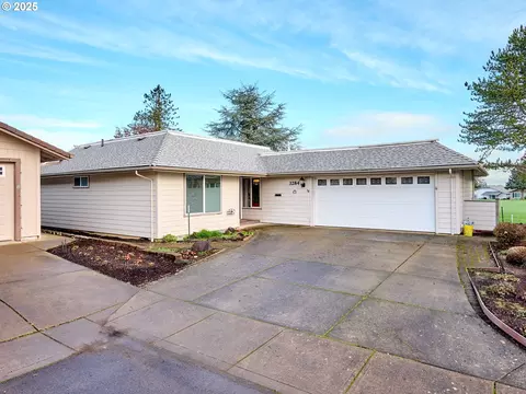 3284 Oakcrest Dr NW, Salem, OR 97304