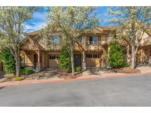 2107 NW Village Cir, Portland, OR 97229