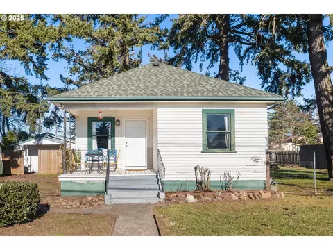 8261 SE Clatsop St, Portland, OR 97266