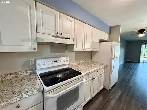 Kitchen - 2058 NE Hogan Dr, Gresham, OR 97030 photo 1 of 7