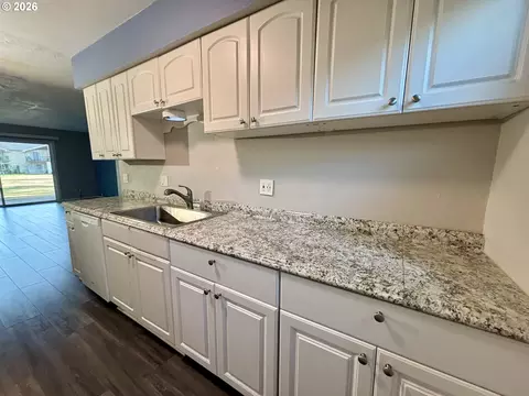 Kitchen - 2058 NE Hogan Dr, Gresham, OR 97030 photo 3 of 7