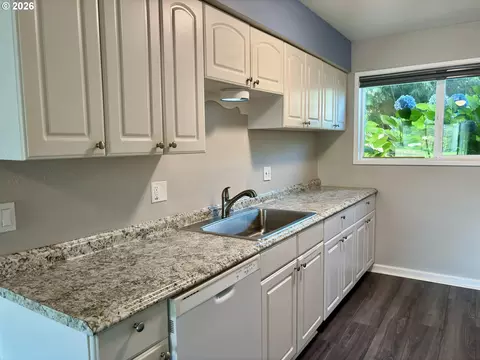 Kitchen - 2058 NE Hogan Dr, Gresham, OR 97030 photo 5 of 7